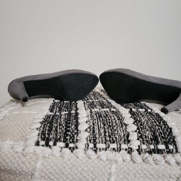 Grey Pumps with Studded Embellishments - Picture 5 of 5